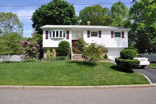 Suburban High Ranch Home in Residential Neighborhood